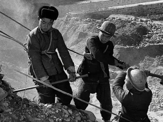 如何利用環(huán)鏈電動(dòng)葫蘆等設(shè)備來(lái)打井取水